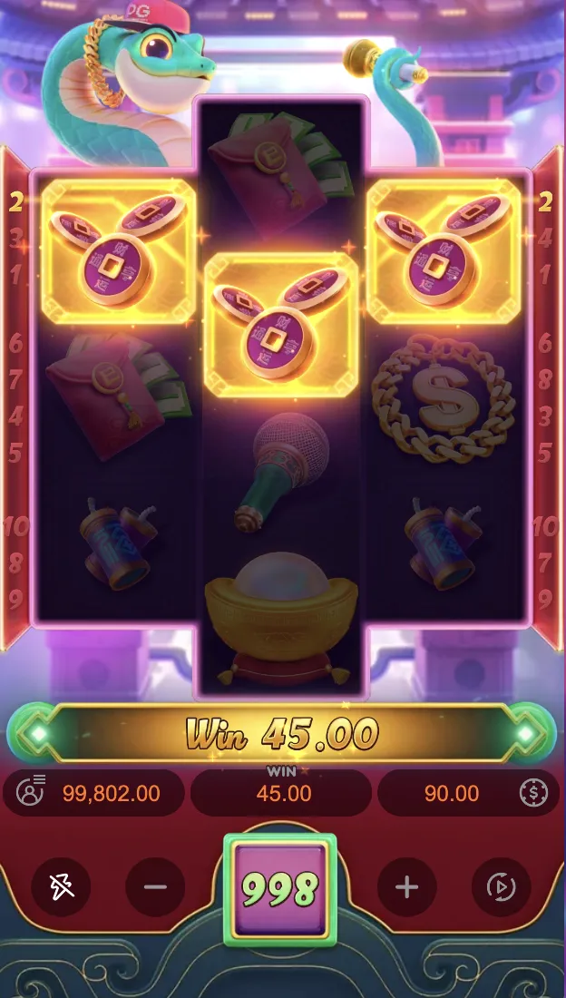 Tela de Fortune Snake com símbolos de moedas destacados nos três rolos